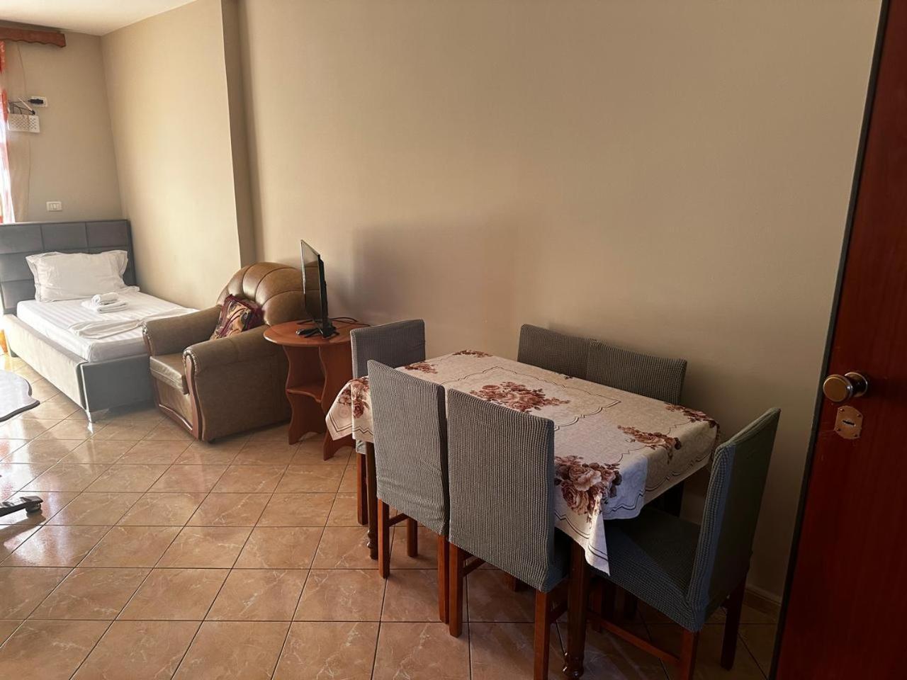 Boni Apartments Химара Экстерьер фото
